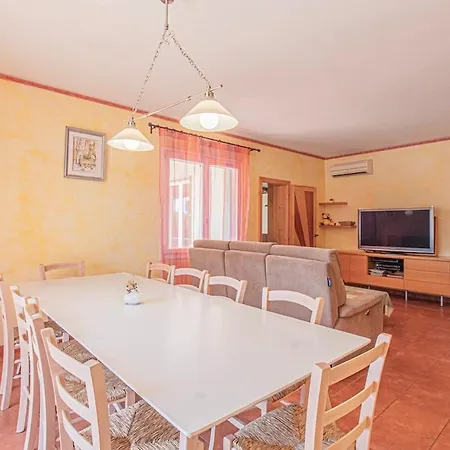 Soleil, Cigales & Piscine Dans Les Hauts De ニーム